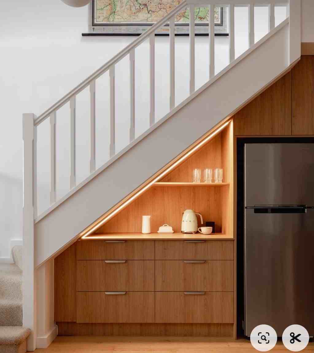 trang tri tu gam cau thang